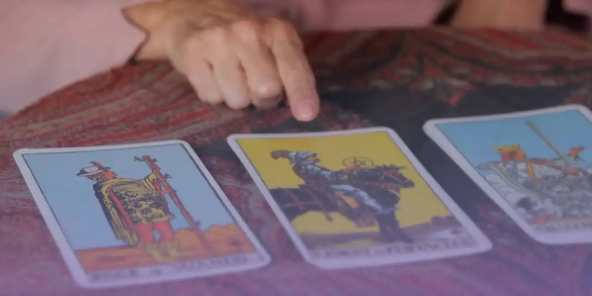 como limpiar las cartas del tarot